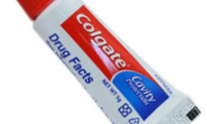 Colgate-is-an-example-of-the-kind-of-toothpaste-to-apply-on-pimples-1